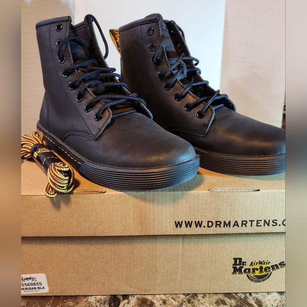 Dr. Martens Womens Sheridan Matte Casual Boots Black Leather Size 8 New In Box